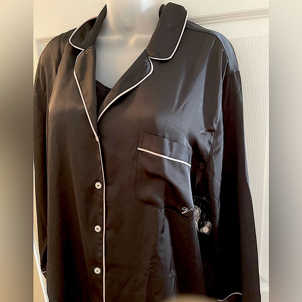 VICTORIA SECRET L long sleeve button black satin Top